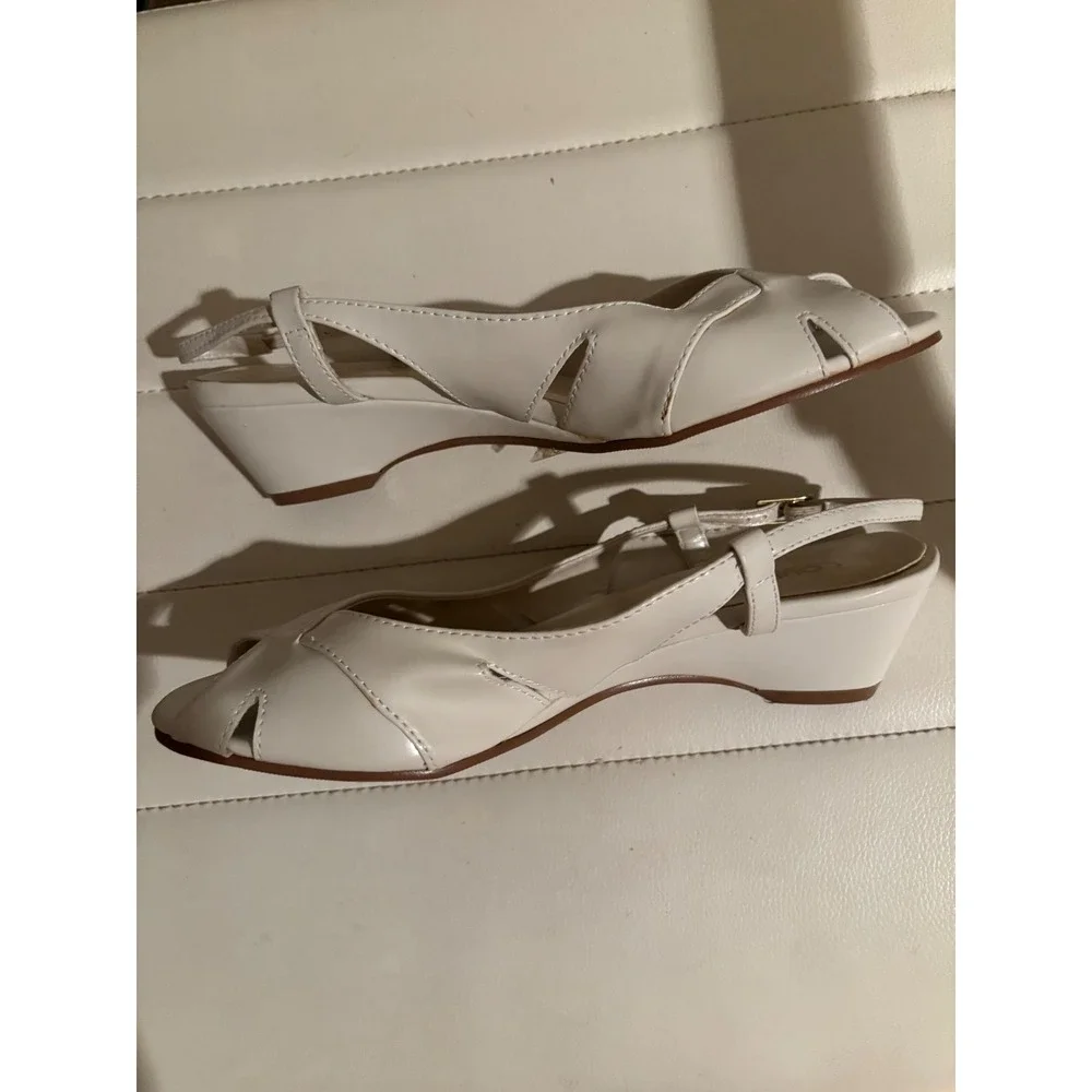 Coup D'Etat Womens Off White Peep Toe Slingback Wedge Sandals 7.5WW C8418627CA